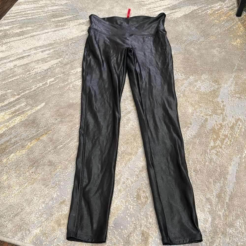 Coated spanx leggings size M black in EUC